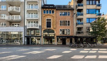 Handelspand met appartement nabij het Driehoeksplein, Lichttorenplein en de zee