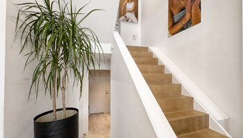 Handelspand met appartement nabij het Driehoeksplein, Lichttorenplein en de zee