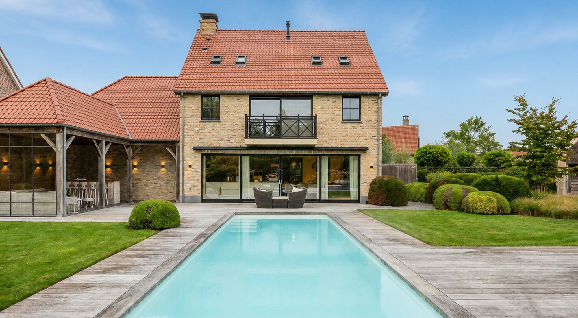 Exclusieve villa op groot perceel met zwembad en poolhouse