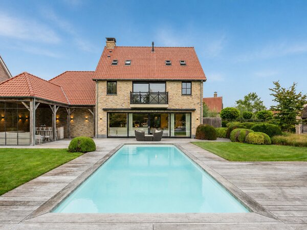 Exclusieve villa op groot perceel met zwembad en poolhouse