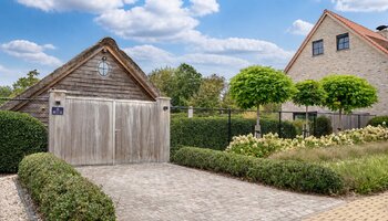 Exclusieve villa op groot perceel met zwembad en poolhouse