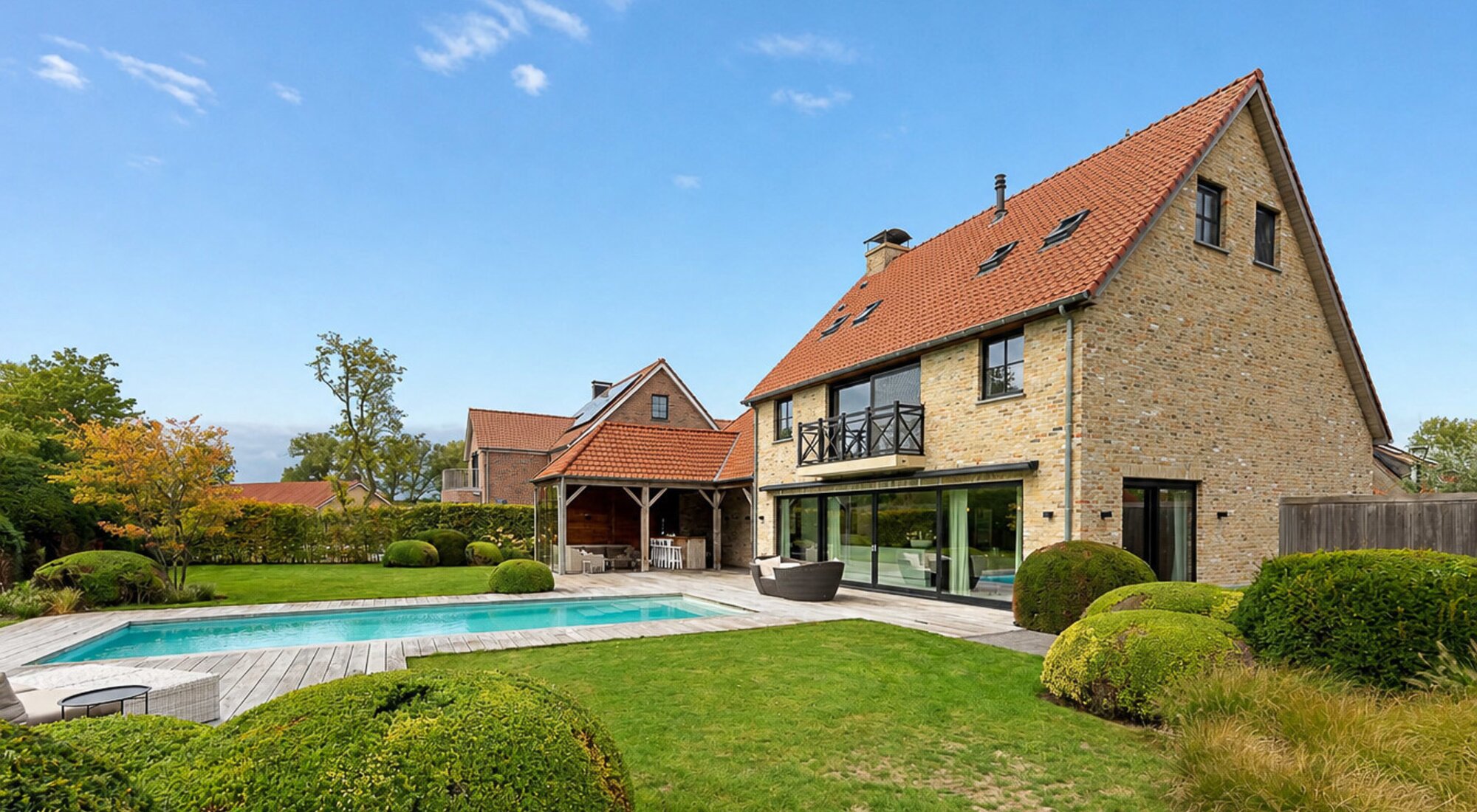 Exclusieve villa op groot perceel met zwembad en poolhouse