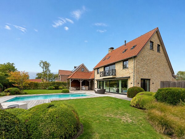 Exclusieve villa op groot perceel met zwembad en poolhouse