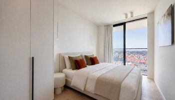 Magnifique appartement 2SLK exclusif, doté d'une grande terrasse offrant une vue dégagée, situé dans The Tower