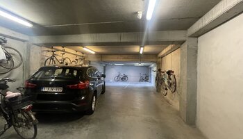 Autostaanplaats gelegen Koningslaan nabij het Rubensplein en de zee