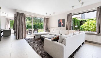 Villa met 6 kamers op een uiterst gegeerde en groene ligging