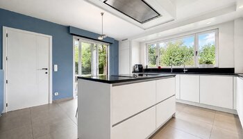 Villa met 6 kamers op een uiterst gegeerde en groene ligging