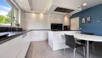 Villa met 6 kamers op een uiterst gegeerde en groene ligging