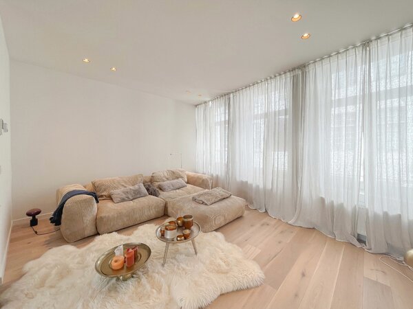 Uniek bemeubeld triplex appartement met 4 slaapkamers