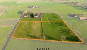 Ruim perceel weiland/bouwland op landelijke ligging vlakbij Damse Vaart