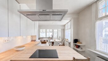 Maison rénovée avec terrasse ensoleillée et parking