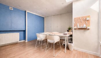 Maison rénovée avec terrasse ensoleillée et parking