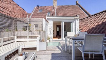 Maison rénovée avec terrasse ensoleillée et parking