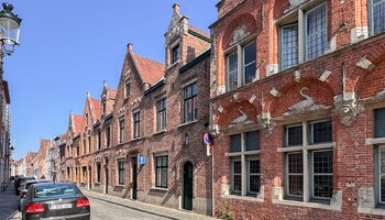 Gerenoveerde stadswoning met 4 slaapkamers op top ligging