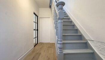 Gerenoveerde stadswoning met 4 slaapkamers op top ligging