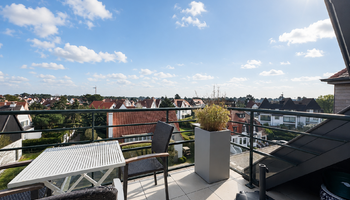 Duplex avec 3 chambres, grande terrasse ensoleillée et vue exceptionnellement dégagée
