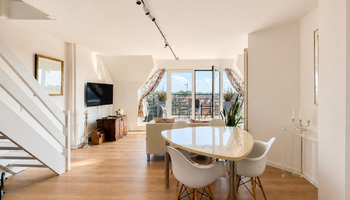 Duplex avec 3 chambres, grande terrasse ensoleillée et vue exceptionnellement dégagée