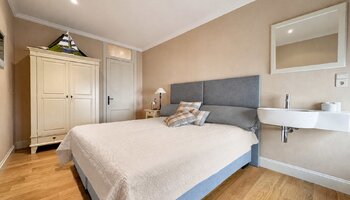 Appartement exceptionnellement spacieux (environ 200 m²) avec 4 chambres et une terrasse, situé sur la Lippenslaan