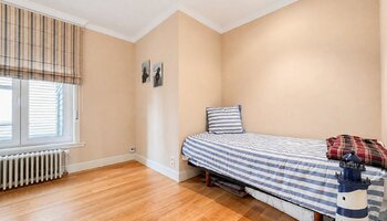 Appartement exceptionnellement spacieux (environ 200 m²) avec 4 chambres et une terrasse, situé sur la Lippenslaan
