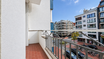 Appartement exceptionnellement spacieux (environ 200 m²) avec 4 chambres et une terrasse, situé sur la Lippenslaan