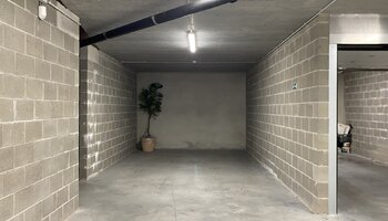Emplacement spacieux et facilement accessible en centre-ville