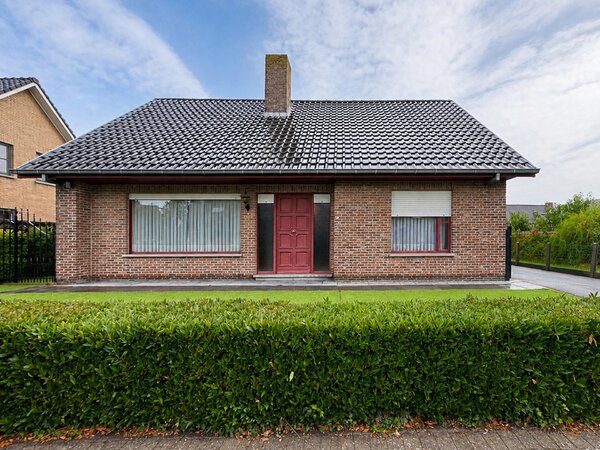 Villa met dubbele garage en atelier op landelijke ligging