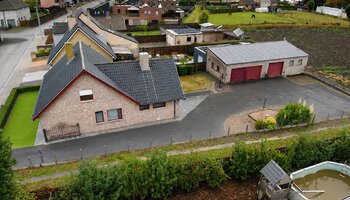 Villa met dubbele garage en atelier op landelijke ligging
