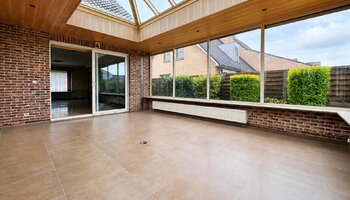 Villa met dubbele garage en atelier op landelijke ligging