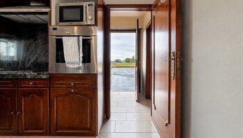 Villa met dubbele garage en atelier op landelijke ligging