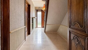 Villa met dubbele garage en atelier op landelijke ligging