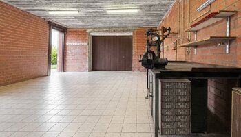 Villa met dubbele garage en atelier op landelijke ligging