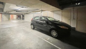 Place de parking idéalement située près de la Lippenslaan, du centre-ville et de la place Van Bunnen