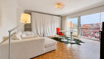 Centraal gelegen appartement met 1-SLK nabij de Zoutelaan, Dumortierlaan en de Lippenslaan