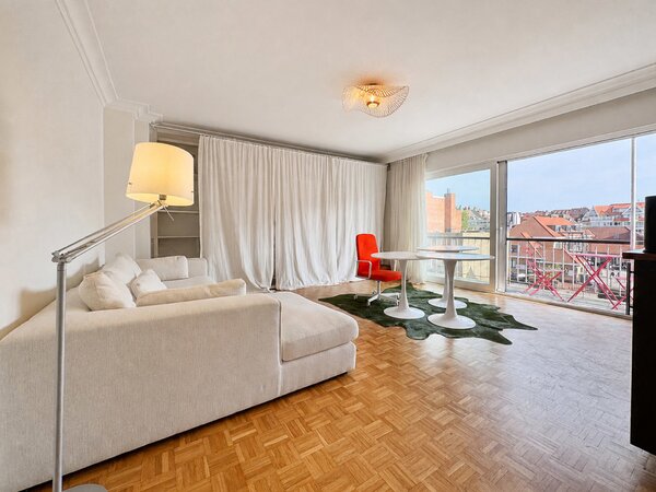Centraal gelegen appartement met 1-SLK nabij de Zoutelaan, Dumortierlaan en de Lippenslaan