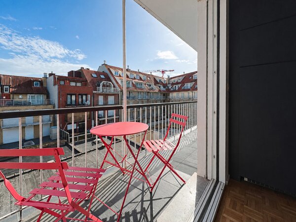Centraal gelegen appartement met 1-SLK nabij de Zoutelaan, Dumortierlaan en de Lippenslaan