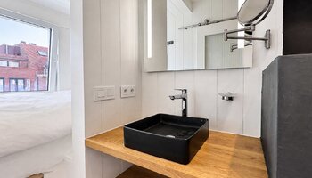 Centraal gelegen appartement met 1-SLK nabij de Zoutelaan, Dumortierlaan en de Lippenslaan