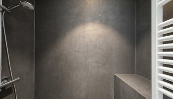 Centraal gelegen appartement met 1-SLK nabij de Zoutelaan, Dumortierlaan en de Lippenslaan