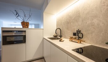 Stijlvol gerenoveerd 2SLK-appartement nabij het centrum