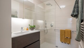 Stijlvol gerenoveerd 2SLK-appartement nabij het centrum