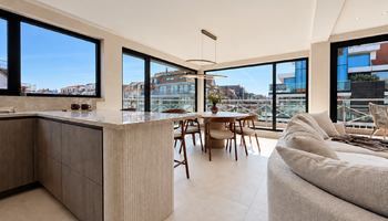 Prachtig gerenoveerd duplex-hoekappartement nabij de Lippenslaan