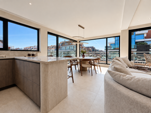 Prachtig gerenoveerd duplex-hoekappartement nabij de Lippenslaan