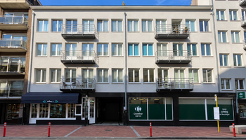 Autostaanplaats nabij de Lippenslaan en de zee
