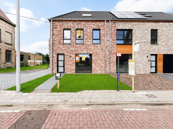 Volledig afgewerkte Halfopen nieuwbouwwoning