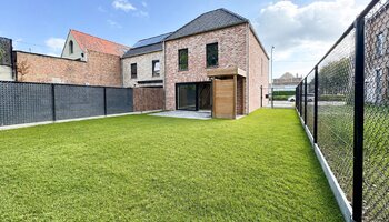 Volledig afgewerkte Halfopen nieuwbouwwoning