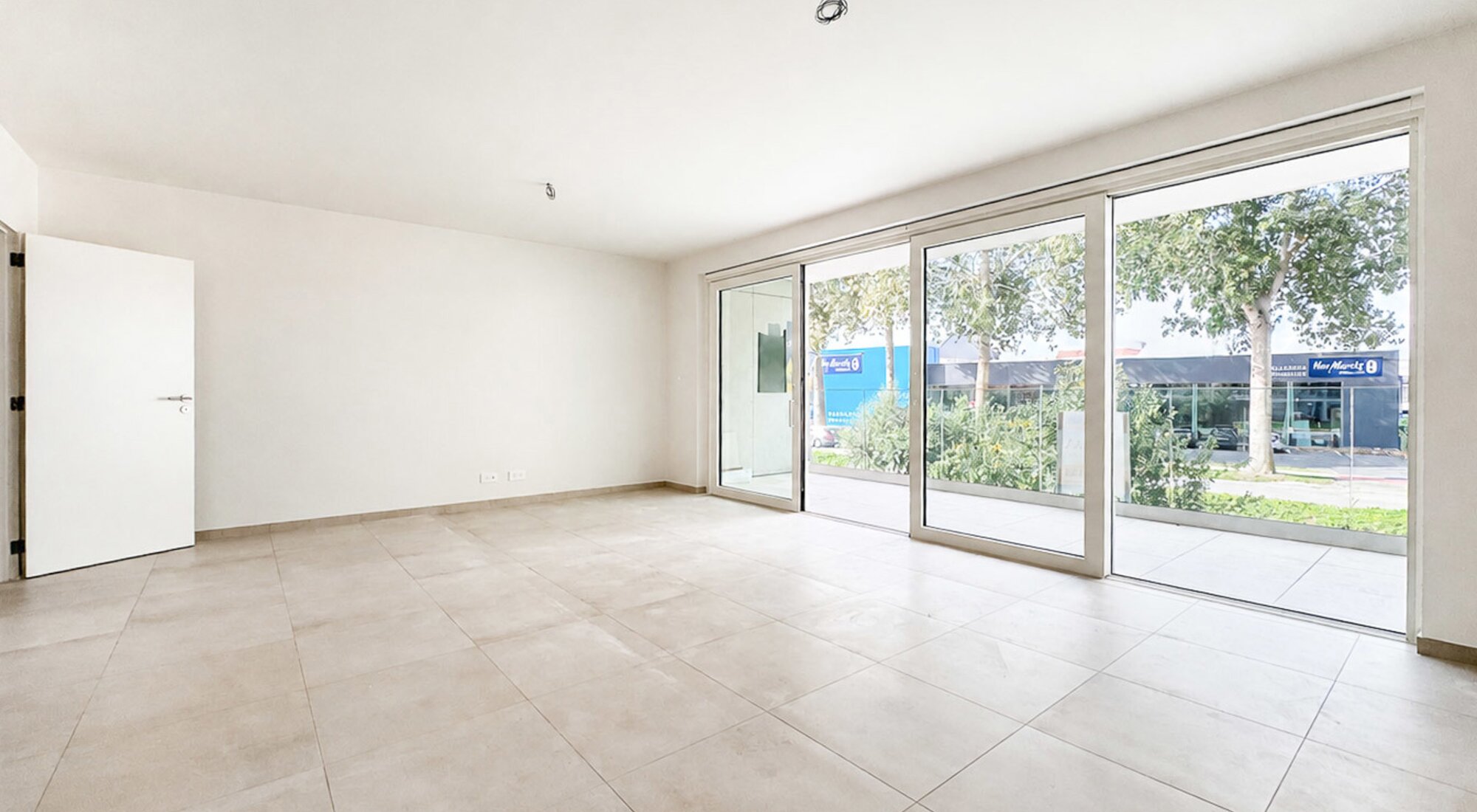 Tweeslaapkamer appartement met terras en zicht op het water