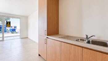 Tweeslaapkamer appartement met terras en zicht op het water