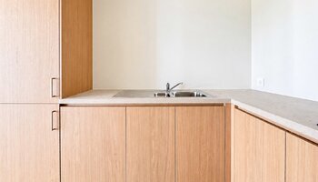 Tweeslaapkamer appartement met terras en zicht op het water
