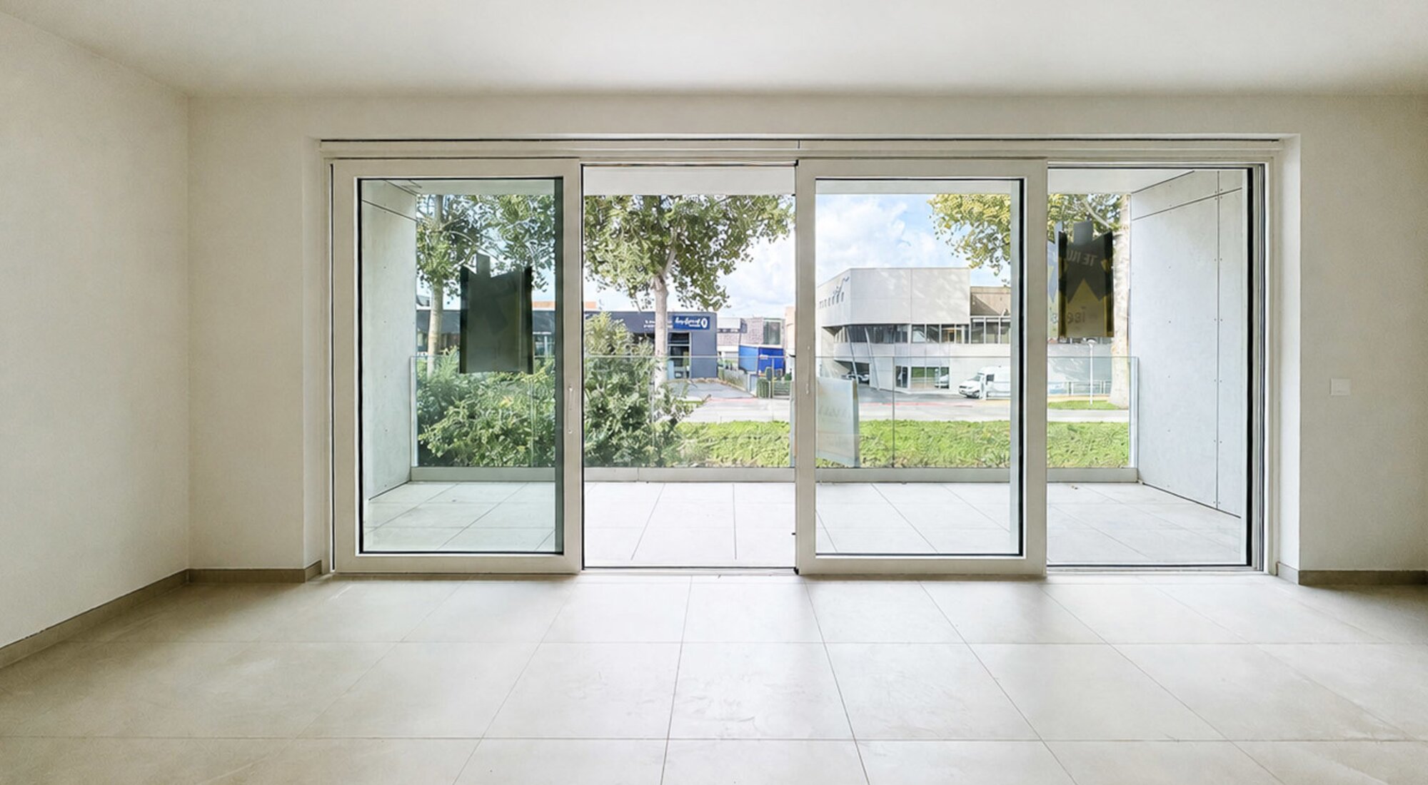 Tweeslaapkamer appartement met terras en zicht op het water