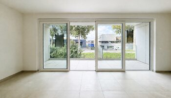 Tweeslaapkamer appartement met terras en zicht op het water