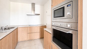 Tweeslaapkamer appartement met terras en zicht op het water